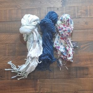 Bundle of 3 scarves
